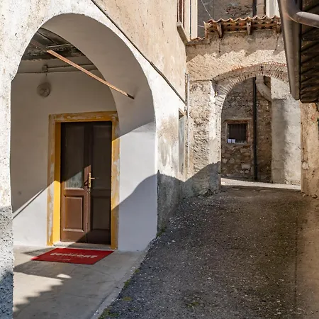 The Court Of The Moon Apartment Barzio Exterior photo